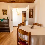 Antonis Traditional House Ликсури